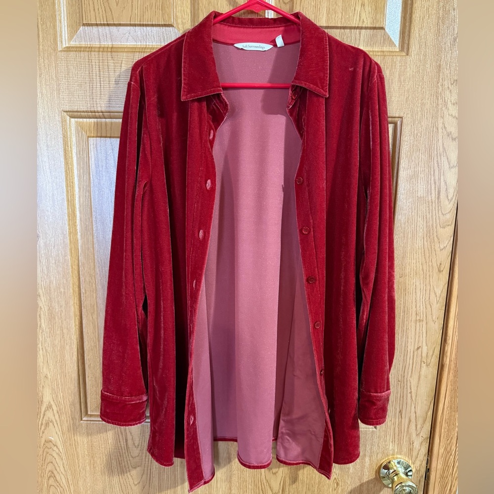 Woman’s soft surroundings button down top size medium